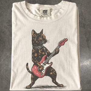 Tortoiseshell Cat T-Shirt: Retro Cat Guitar Rocker Tee