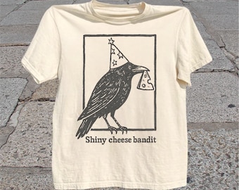 Funny Crow T-Shirt: Raven Bird Lover Witchy Graphic tee