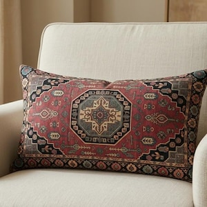 アンティークキリムプリントが施された、ソファ用トルコ製腰枕カバー（赤）RB-2196