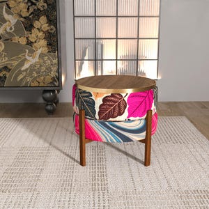 Omkeerbare poef met botanische gebladerte | Bright Fluid Marble bijzettafel RB 2393/2400