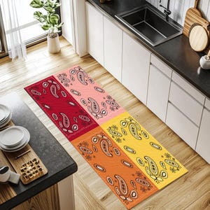 Färgglad lapptäckesmatta med bandana och paisleymönster | Livfull bohemisk loungematta RB-2486