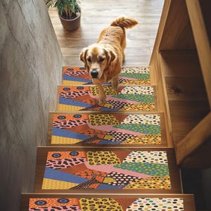 Op de afbeelding: Een rustiek houten bord met de tekst "Welcome to our porch" in witte letters. Het bord heeft een verweerde afwerking en een eenvoudig, uitnodigend ontwerp, ideaal voor buitendecoratie.