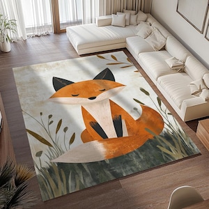 Könnte beinhalten: Ein weißer und brauner Teppich mit einer stilisierten Illustration eines Fuchses mit geschlossenen Augen. Der Fuchs sitzt auf einem Bett aus grünem Gras mit braunen Stielen. Der Teppich hat einen weißen Hintergrund mit braunen und grünen Akzenten.