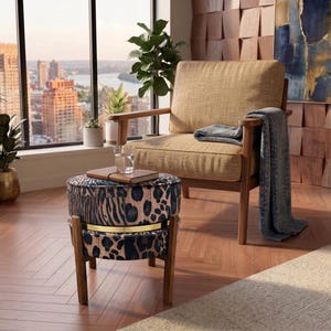 Taburete Wild Safari con estampado de leopardo a rayas / Mesa de centro reversible con estampado animal RB 2118/2149