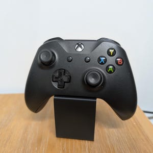 Minimalist Xbox Controller Stand - Sleek and Functional Display Holder