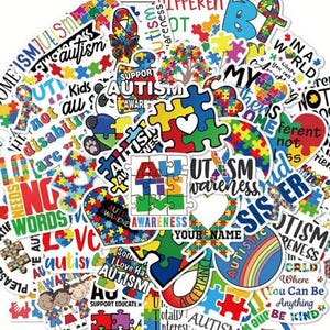 Puede incluir: Una colección de pegatinas coloridas con varios diseños relacionados con la concienciación sobre el autismo. Las pegatinas presentan piezas de rompecabezas, corazones y texto como "Autism Awareness", "Support Autism" y "Be Kind". Las pegatinas son de varias formas y tamaños.