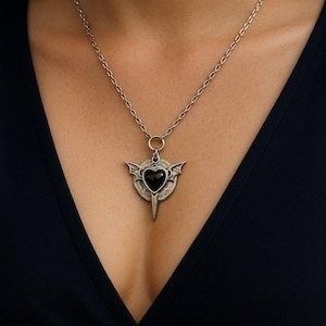 ACOTAR Halskette - Farbwechsel Schwert Anhänger, Velaris Berg Anhänger, Fantasy Schmuck Inspiriert von dem Reich der Dornen und Rosen