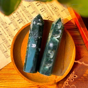 Moss Agat Point Tower - Helande Chakra Kristallobelisk - Häxaltare Dekor - Kristalldekor Gåvokollektion, Höjd: 8-10 cm