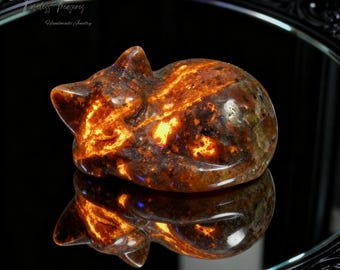 Gato de yooperlita natural de 2,3", cristal fluorescente tallado a mano, piedra de yooperlita con brillo UV, adorno de cristal, estatua de gato