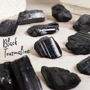 Pezzi di tormalina nera naturale, pezzi di cristallo grezzo, rocce minerali grezze, pietra di tormalina nera, collezione di cristalli, regalo decorativo