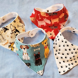 Vier Bandanas für deinen kleinen Hundeliebhaber