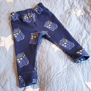 Leggings para bebé con estampado de cabina policial (tallas desde recién nacido hasta 24 meses)