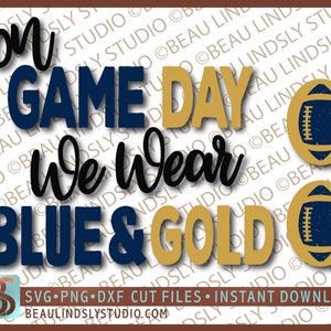 Puede incluir: Texto "On game day we wear blue & gold" con dos balones de fútbol, uno azul y uno dorado, con costuras blancas.