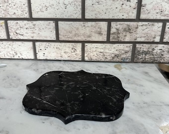 Vassoio da portata nero, vassoio da portata funzionale, vassoio per formaggi, vassoio per frutta, vassoio decorativo in marmo, regalo di inaugurazione della casa, regalo per la cucina,