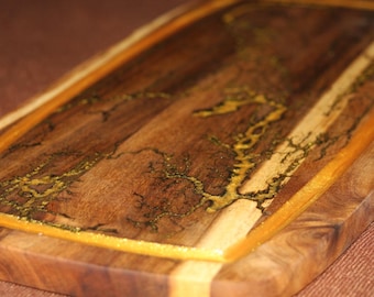 Lichtenberg Acacia Serving Board: Fractal Resin Art - Gold Coloured Resin