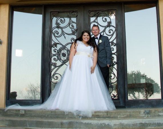 Tulle Lace Plus Size A-line V-neck Wedding Dresses MW752 | Musebridals