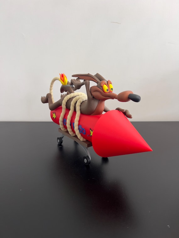 Rod Run-ner & Wi-le E. Coyote Collectible Figures – Classic