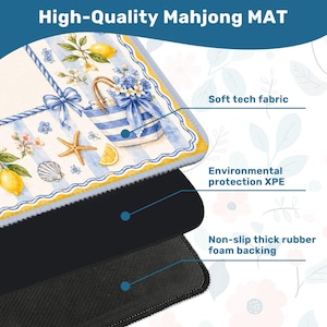 Pu&ograve; includere: Tappetino Mahjong di alta qualit&agrave; con design costiero. Presenta limoni, conchiglie e una borsa a righe. Ha una superficie in tessuto tecnico morbido, protezione ambientale XPE e un retro in schiuma di gomma spessa antiscivolo.