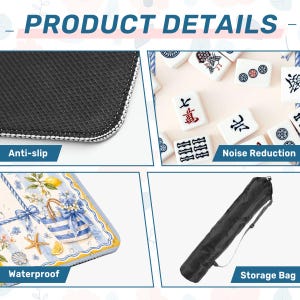 Pu&ograve; includere: Immagine dei dettagli del prodotto: primo piano di una superficie antiscivolo nera con cuciture bianche, tessere di Mahjong bianche, un tappetino impermeabile con un design costiero e una borsa portaoggetti nera.