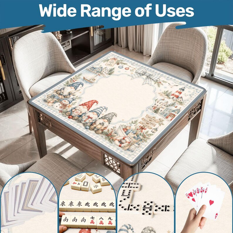 Op de afbeelding: Een vierkante houten tafel met een decoratieve mat met kabouters en kustafbeeldingen. De mat heeft een lichtblauwe rand en een centraal ontwerp met kabouters, een vuurtoren en andere nautische elementen. De afbeelding bevat de tekst "Wide Range of Uses".
