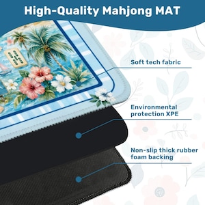 Puede incluir: Una esterilla de Mahjong de alta calidad con un dise&ntilde;o tropical con palmeras, flores y un velero. La esterilla tiene una superficie de tejido t&eacute;cnico suave, protecci&oacute;n ambiental XPE y un respaldo de espuma de goma gruesa antideslizante.