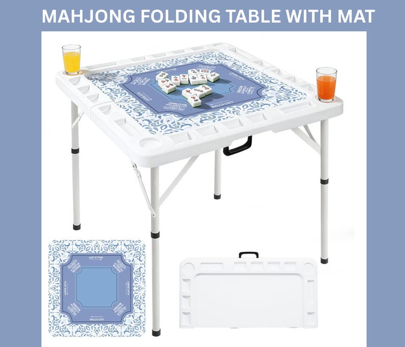 Puede incluir: Una mesa de Mahjong plegable blanca con una esterilla estampada en azul. La mesa tiene portavasos y un asa. La imagen tambi&eacute;n muestra una esterilla separada y una funda de transporte. El texto de la imagen dice "MAHJONG FOLDING TABLE WITH MAT".