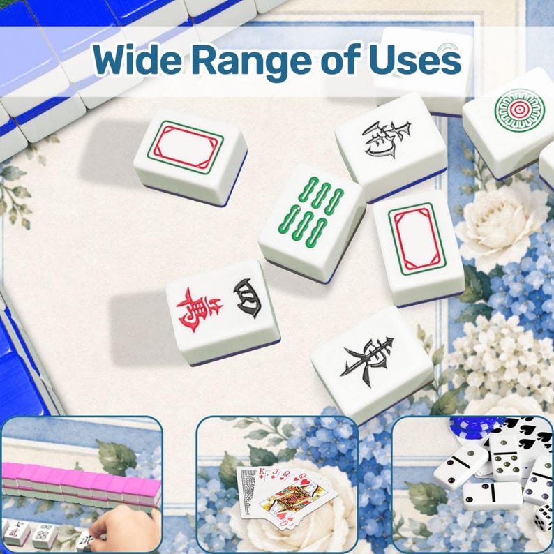 Op de afbeelding: Witte Mahjong-tegels met blauwe randen en diverse symbolen en ontwerpen. De tekst "Wide Range of Uses" staat bovenaan. De afbeelding toont ook speelkaarten en dominostenen, wat wijst op meerdere spelopties.