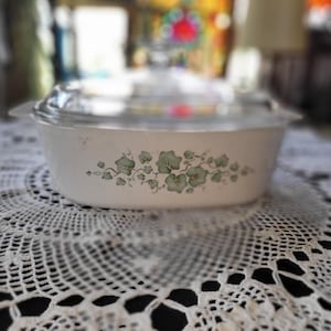 Corningware Corelle Green Ivy Casserole Dish with Lid. made in U.S.A.