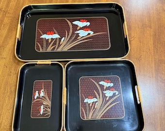 Set di 3 vassoi impilabili giapponesi in lacca, neri, oro, floreali, bambù, acrilico, stile MCM 70