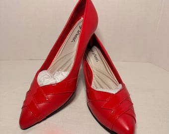 Vintage Easy Womens Red Pointed Toe Kitten Heel Pumps Size 8.5 Pin Up Secretary