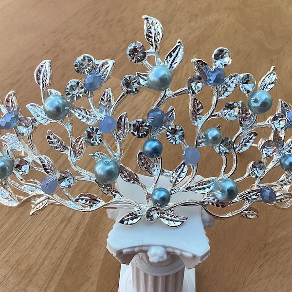 Tiara de boda plateada y azul