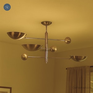 Mid-Century Modern Sputnik Kronleuchter: Rohes Messing 3-flammig
