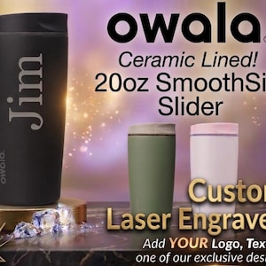Może przedstawiać: Czarny kubek Owala SmoothSip Slider o pojemności 20 uncji z wygrawerowanym laserowo imieniem "Jim". Na zdjęciu widoczny jest r&oacute;wnież zielony i biały kubek. Tekst na zdjęciu m&oacute;wi "Ceramic Lined!" i "Custom Laser Engraved".