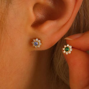 14K massivt guld med solrosörhängen • Örhängen med blå blommor • Örhängen i silver • Solrospresent • Födelsedagspresent • Examenspresent