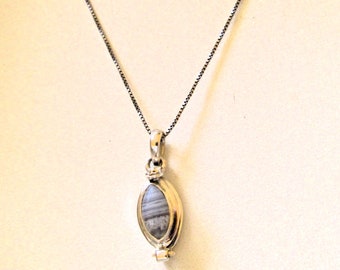 NECKLACE - Blue Lace AGATE - POISON  - Opens - 925 - Sterling Silver - 18  Inch - Chain  necklace296