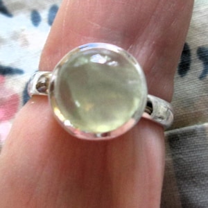 RING - NATURAL - PREHNITE - Oval - Sterling Silver - Size 8  Green115