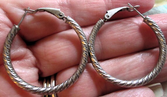 Vintage Sterling Silver Patterned Hoop Earrings - image 3
