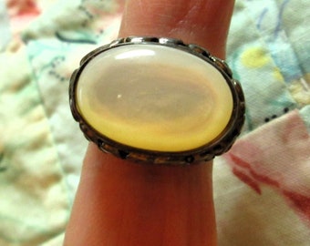 RING - Filigree - Mop - MOTHER of PEARL -   Estate Sale  - 925  - Sterling Silver - Size 6 - mop205