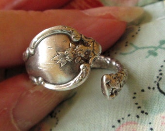 RING  - Vintage -  SPOON -  Signed INTERNATIONAL - Flowers  -  Sterling Silver - Size 9 Adjustable   misc475