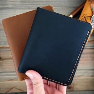 Cartera para hombre: piel de vacuno de plena flor Crazy Horse, billetera plegable con opciones de grabado personalizado, regalo para él, hecha a mano.