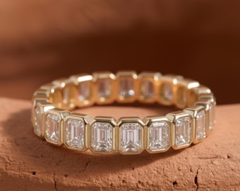 Veretta nuziale con diamanti taglio smeraldo coltivati in laboratorio, veretta con diamanti da laboratorio per regalo nuziale, veretta incastonata in oro massiccio 14 carati, veretta dell'eternità con diamanti e smeraldo