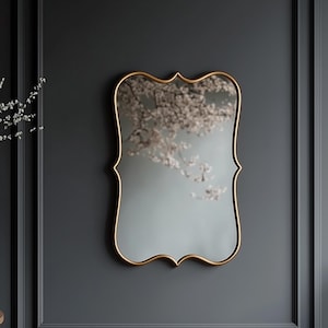 Eleganter gewölbter Wandspiegel: Antike Bronze-Messing-Finish