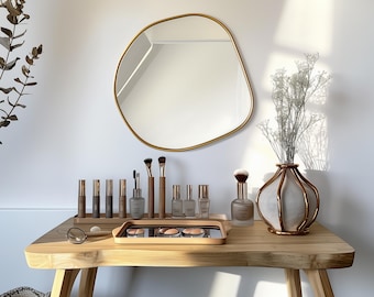 Modern Gold Frame Accent Mirror: Minimalist Entryway Decor