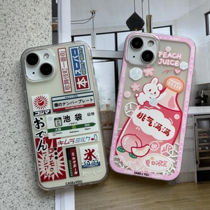 Custodia per telefono con disegno giapponese di anime kawaii, coniglio rosa e segnali stradali giapponesi per iPhone 16, 15, 14, 13, 12, 11 Pro, 15 Pro Max, 15 Pro e 16 Pro.