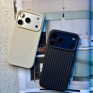 Gewebte iPhone Hülle: Minimalist Matt, Teeweiß & Schwarz Bild 2