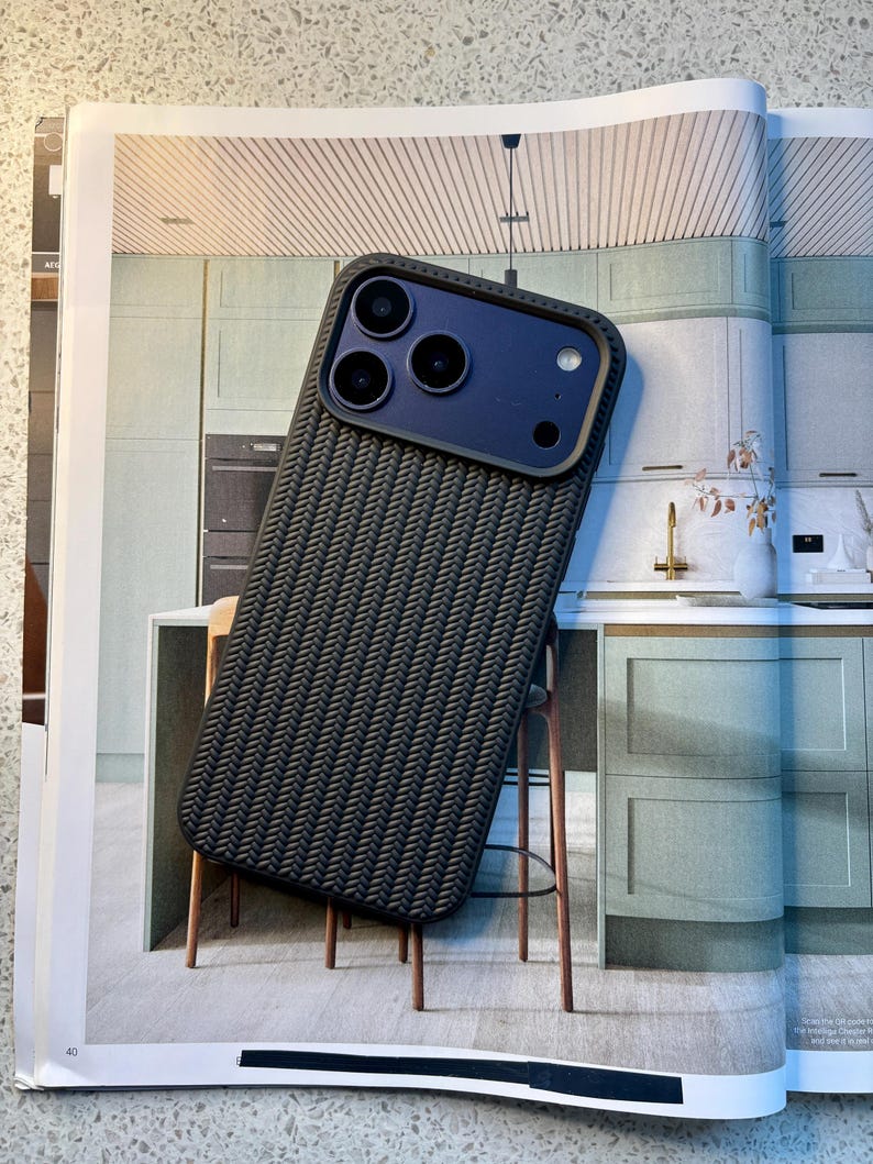 Gewebte iPhone Hülle: Minimalist Matt, Teeweiß & Schwarz Black Matte Woven