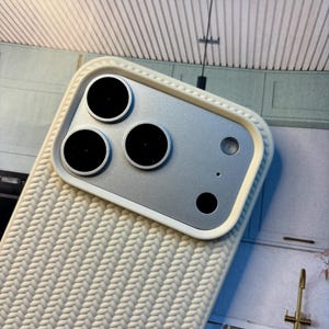 Gewebte iPhone Hülle: Minimalist Matt, Teeweiß & Schwarz Bild 10
