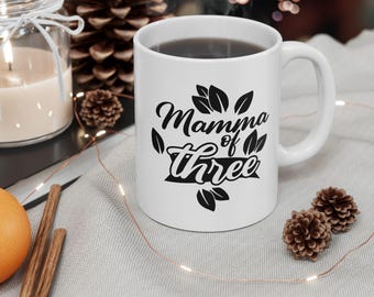 Mama Kaffeebecher, Mamma von drei, Mama Becher, Muttertagsgeschenk, Mama Geschenk, Mama Becher, Mama Geschenk, Geschenk für Frau, Mutter Geschenk, stolze Mama, Mama Leben