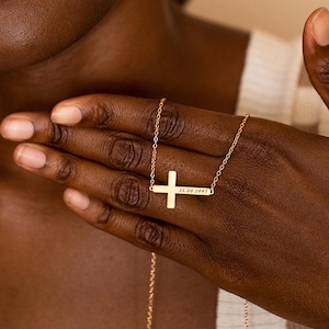 Kreuz Halskette mit Gravur, Taufgeschenk für die Tochter, Kreuz Halskette mit Namen, Erstkommunion Geschenk, Christliche Geschenke, Geschenke für Schwester