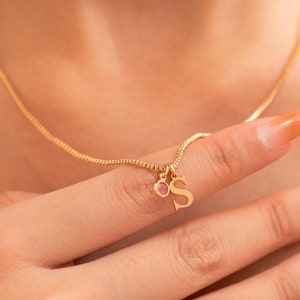 Collar con piedra de nacimiento inicial personalizado, collar con cadena de caja dorada, collar con letras personalizado, collar para mamá, regalo de cumpleaños, regalo de joyería para ella